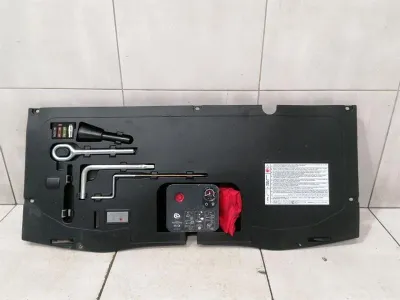 Ferrari GTC4 Lusso T 3.9 V8 F151M Tool Kit 331014 Tool Kit-