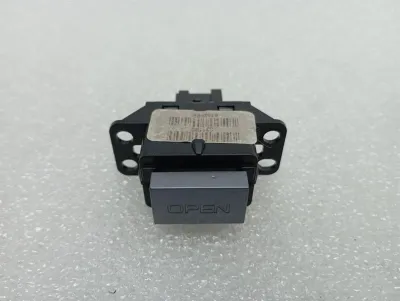 Ferrari GTC4 Lusso T 3.9 V8 F151M Switch 331188 Glovebox Switch -