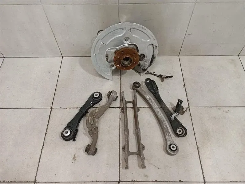 BMW 5 Series F90 G30 M5 Left Rear Hub 7857065 Wheel Bearing Housing Rear Left -