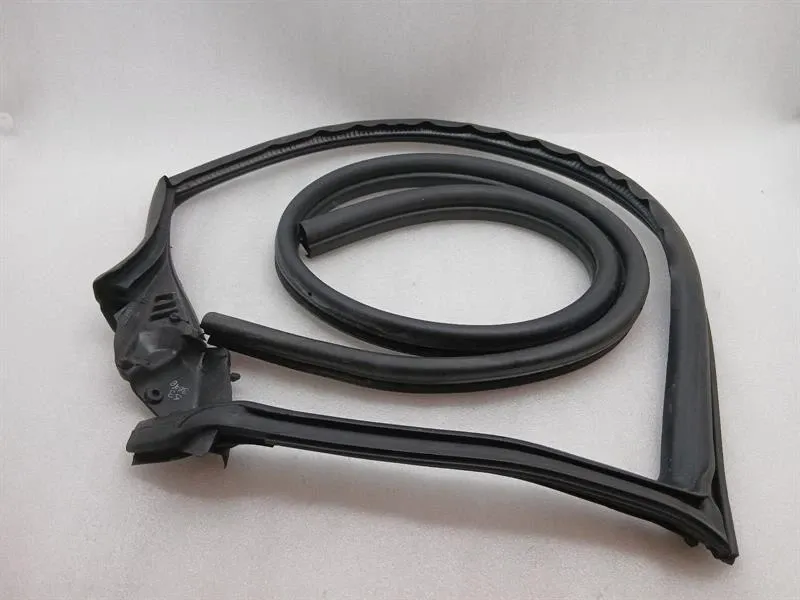 Ferrari GTC4 Lusso T 3.9 V8 F151M Door Seal 86872000 LH Door Seals -