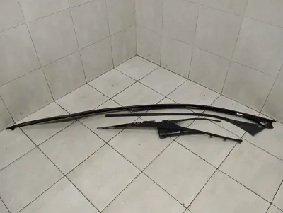 Aston Martin DBS DB11 AM7 Right Body Molding HY53-519A36-HB Right Bar -