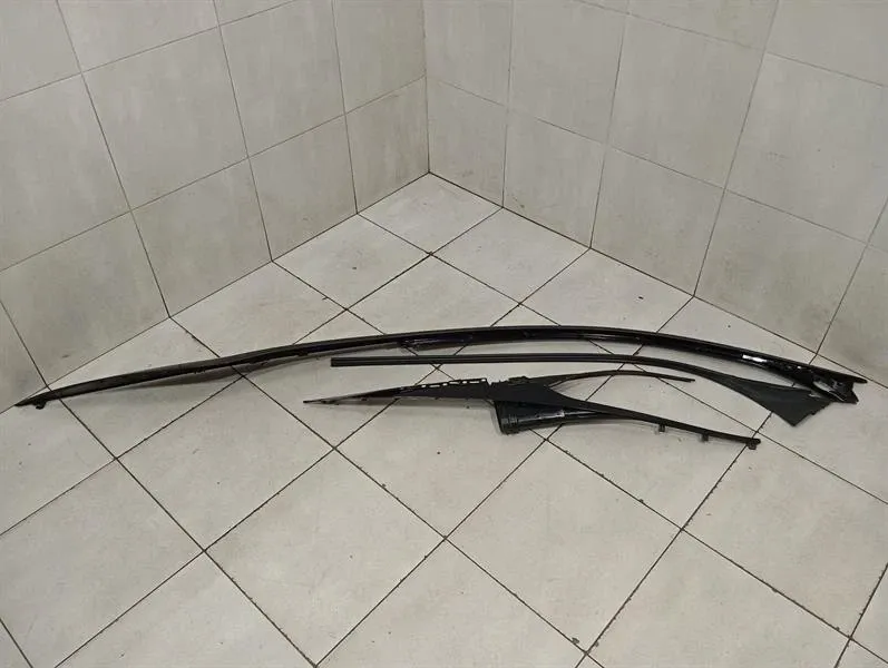 Aston Martin DBS DB11 AM7 Right Body Molding HY53-519A36-HB Right Bar -