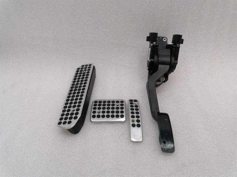 ASTON MARTIN RAPIDE 10-14 THROTTLE PEDAL (ELECTRICAL) 8D33-9F836-AC RIGHT HAND DRIVE RHD-