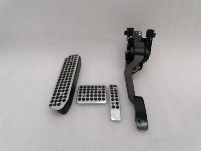 ASTON MARTIN RAPIDE 10-14 THROTTLE PEDAL (ELECTRICAL) 8D33-9F836-AC RIGHT HAND DRIVE RHD-
