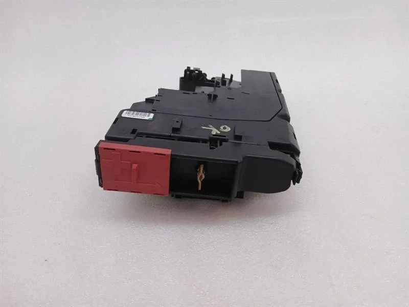 Mercedes C Class W204 Front Fuse Box A2075400740 Front Fuse Box -