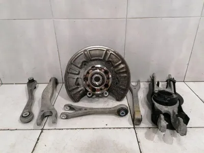 Mercedes C Class W205 Left Rear Hub A2053501514 Wheel Bearing Housing Rear Left -