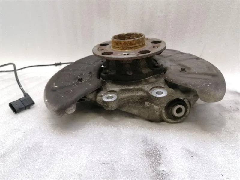 Mercedes C63 AMG W205 Right Rear Hub Set A2053501614 Wheel Bearing Housing Rear Re-