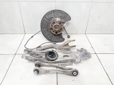 Mercedes C63 AMG W205 Right Rear Hub A2053501614 Wheel Bearing Housing Rear Re SET-