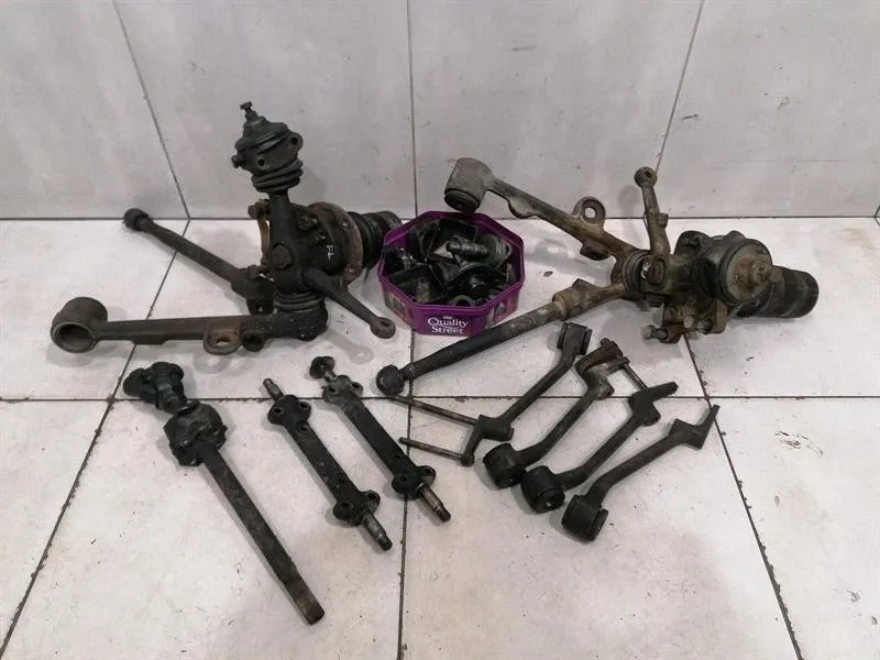 ASTON MARTIN VANTAGE AM SERIES 3 1973-1978 FRONT AXLE 23-26989 KNUCKLE SET -