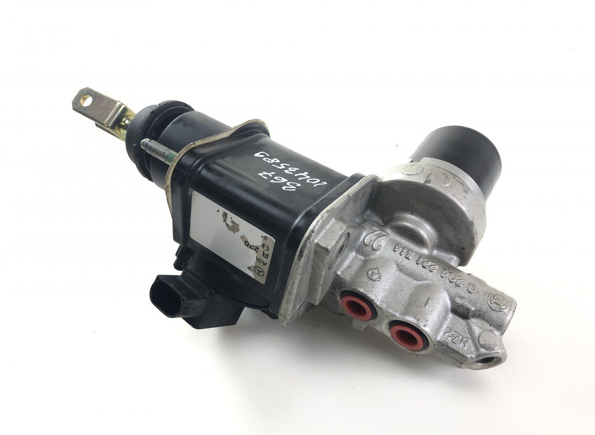 0204021687 0204024105 0204251302 Brake Master Cylinder MERCEDES-BENZ SL-CLASS (R230) (2001-2012)