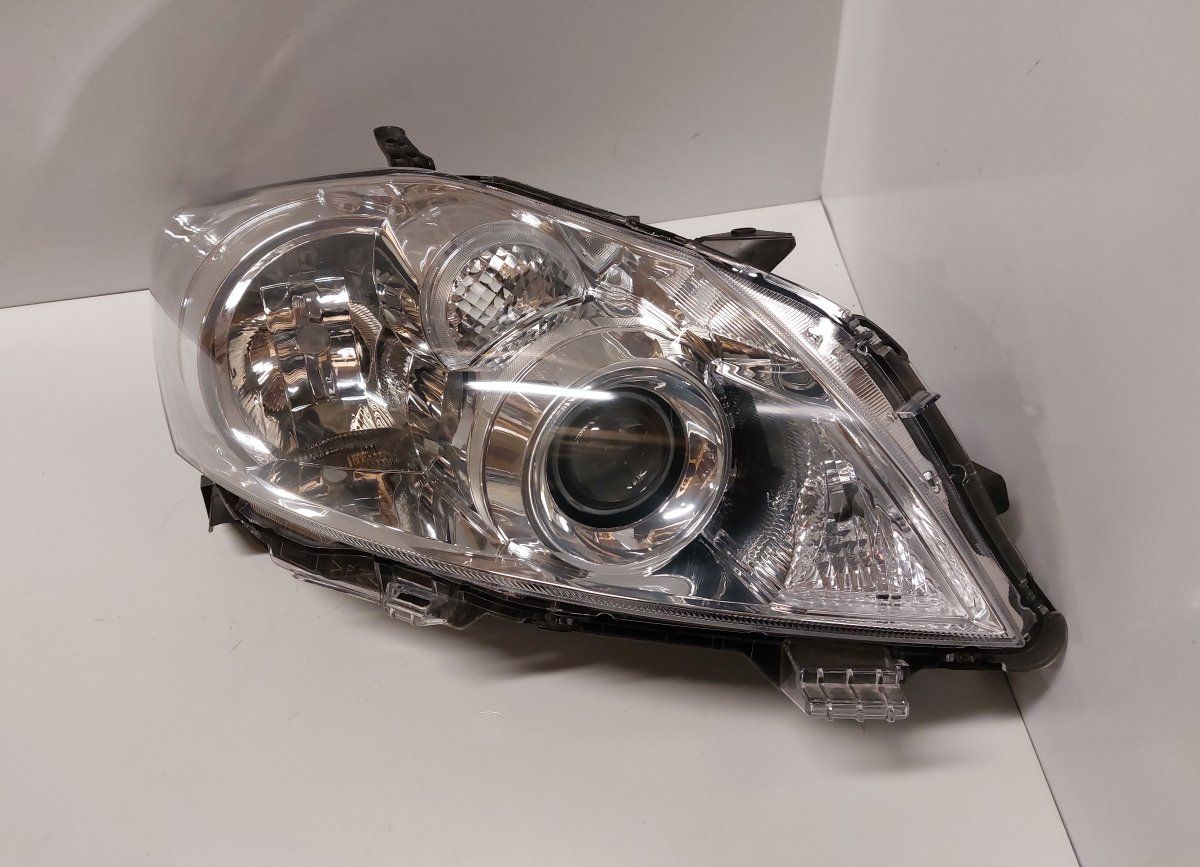 81130-02A40 8113002A40 89904588 Headlight right TOYOTA AURIS (E15) (2006-2012)