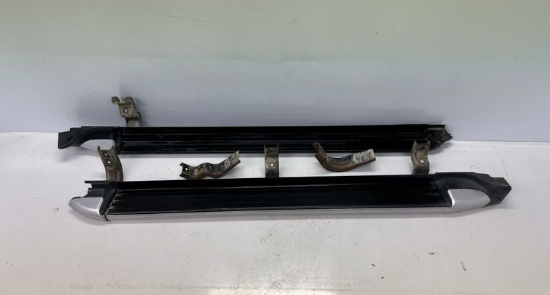 Foot / side step right ISUZU D-MAX II (RT) (2012-2019)