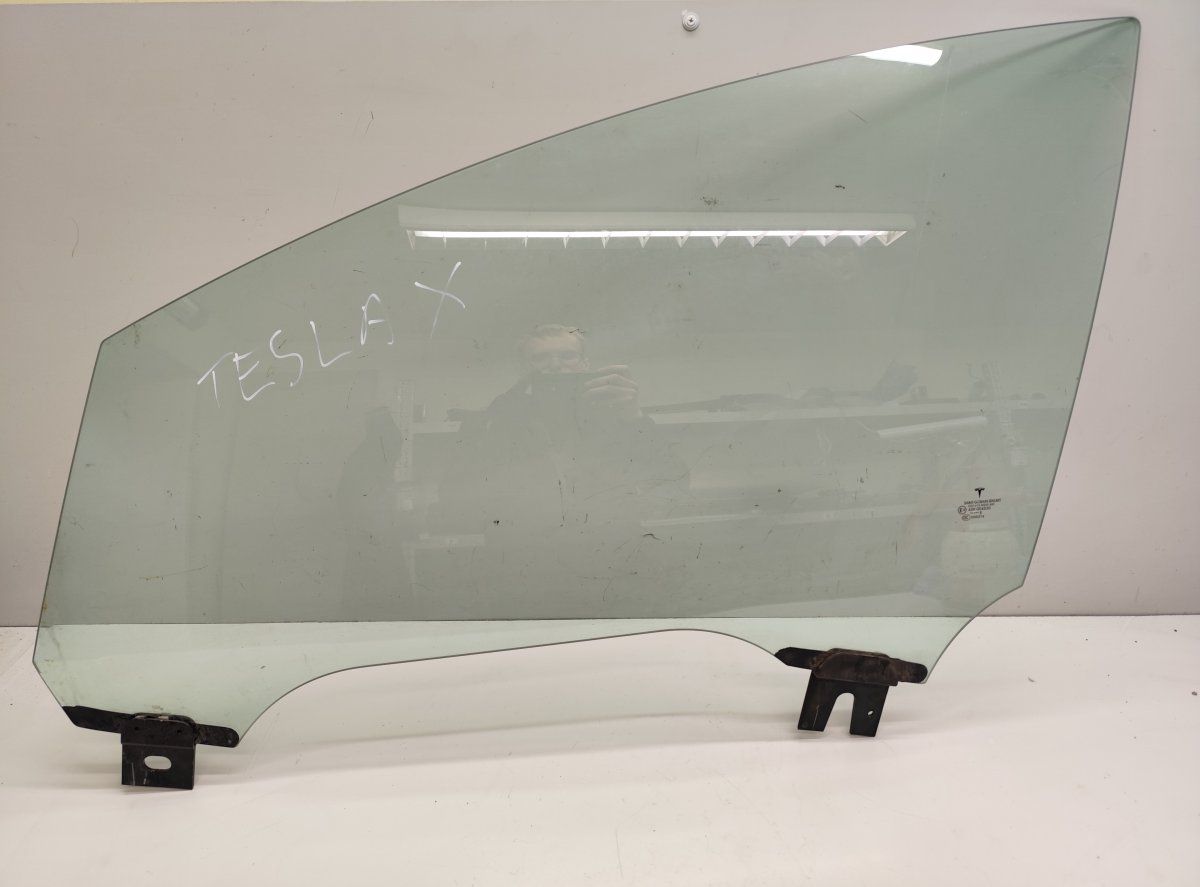102882200J Door window glass front left TESLA MODEL X (5YJX) (2013-)