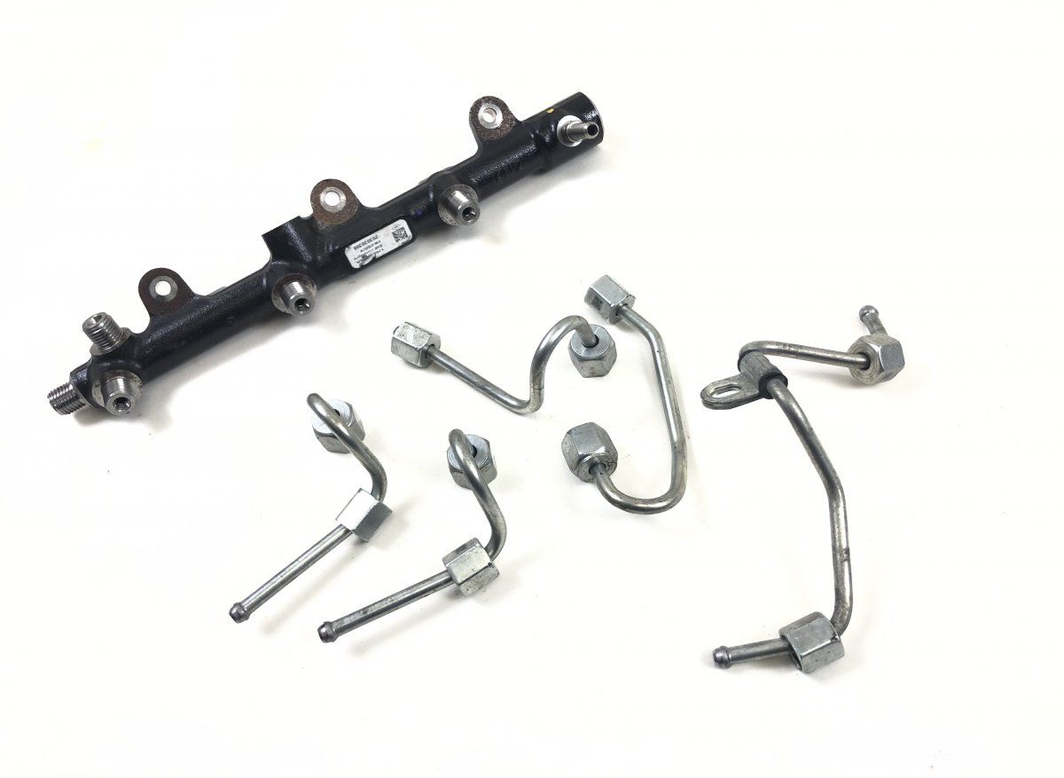 175219059R Fuel Distributor / fuel rail FIAT TALENTO II (296) (2016-2020)