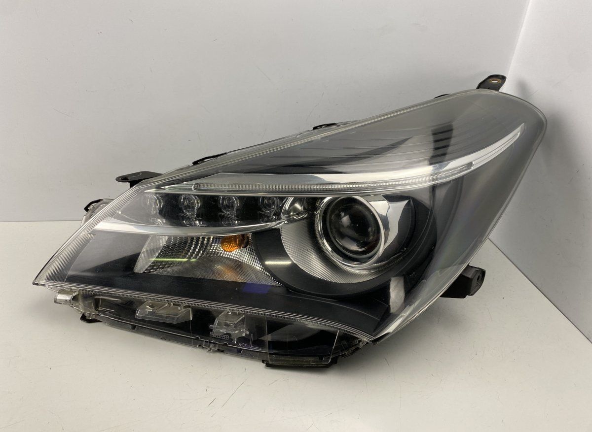 811700DA50 Headlight left TOYOTA YARIS III (XP150) (2013-)