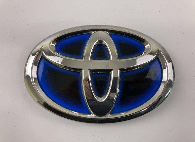 75310-33010 7531033010 Badge emblem front TOYOTA PRIUS III (XW30) (2009-2015)