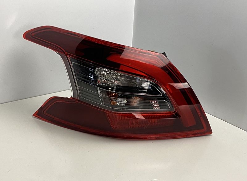 81250102 Tail light left PEUGEOT 308 II (T9) (2013-2021)