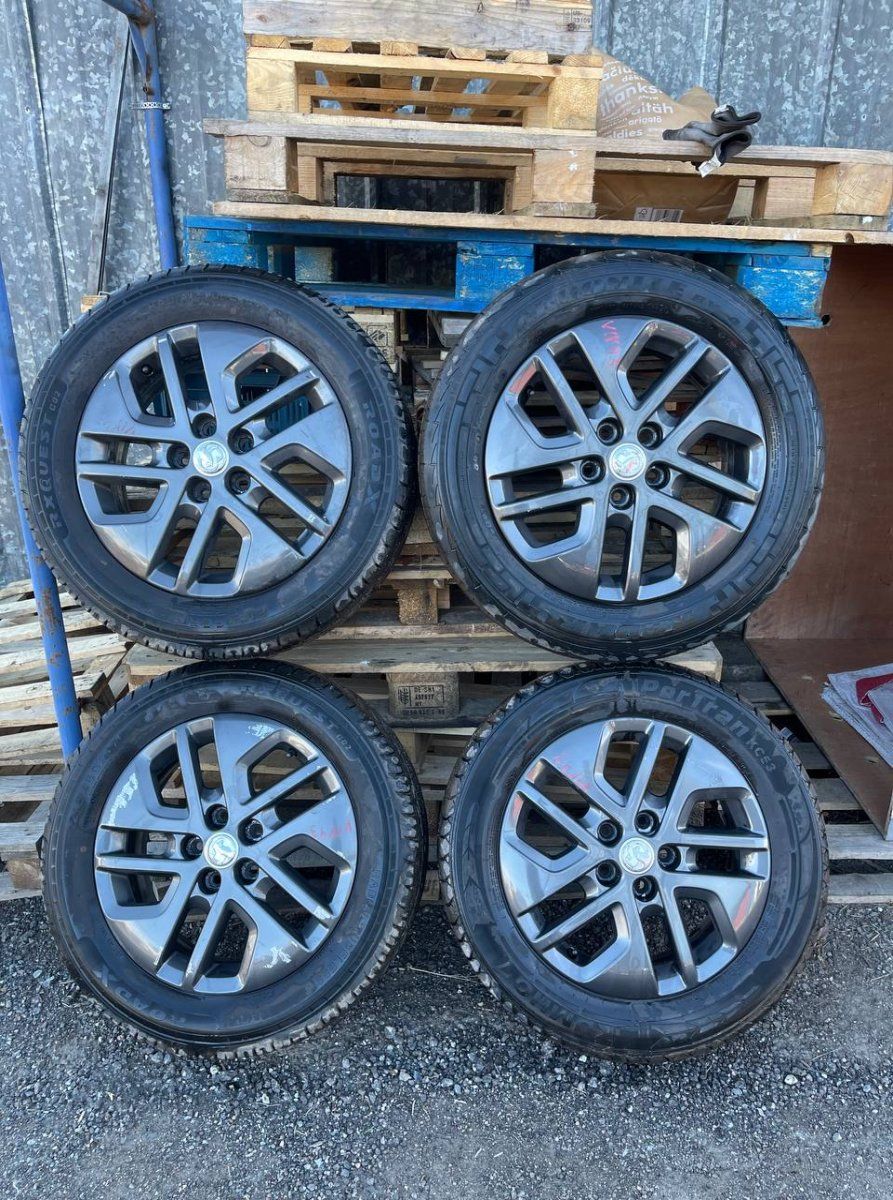 6JX17 ET50 D71 5X118 Rim set With Tyres 4 pcs OPEL VIVARO B (2014-2018)