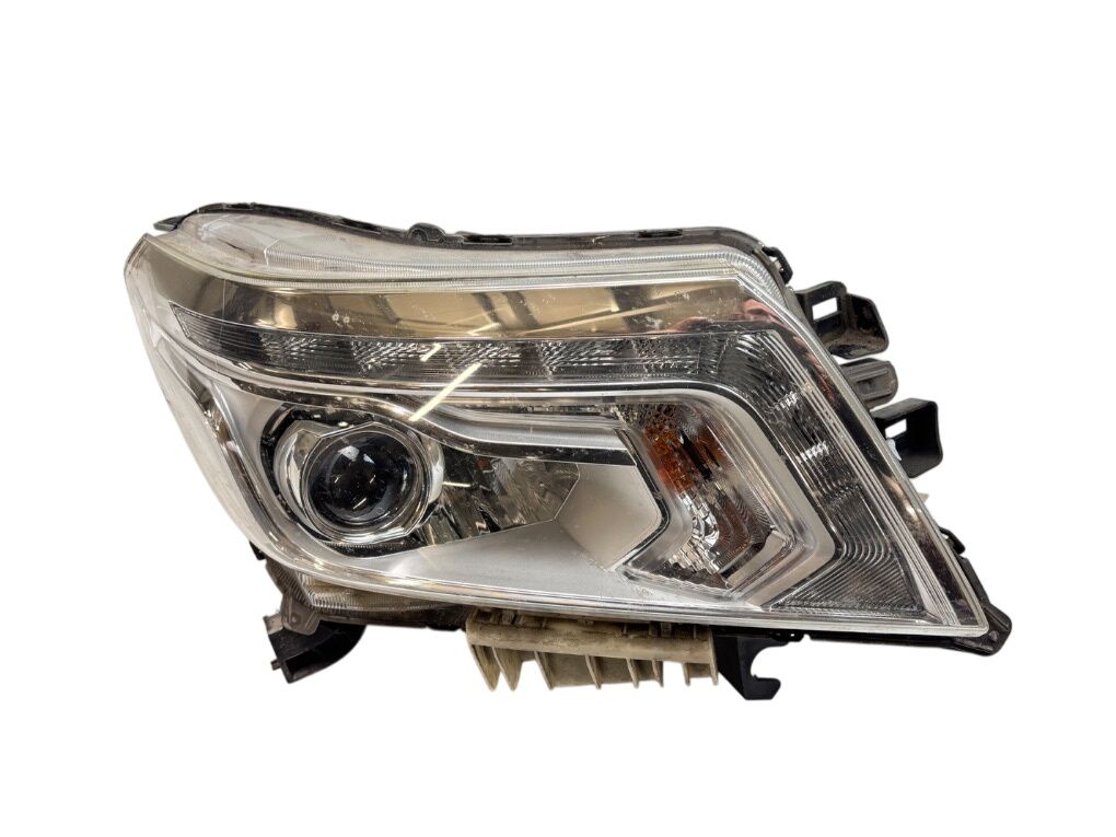 260104JA5A Headlight right NISSAN NAVARA III / NP300 (D23) (2014-)