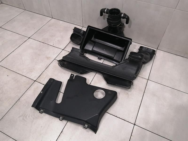 Maserati Granturismo M145 Air Filter Box Duct 232607 Air Filter Box Damaged