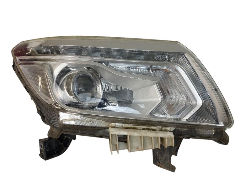 260104JA5A Headlight right NISSAN NAVARA III / NP300 (D23) (2014-)