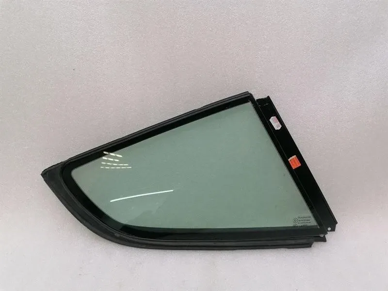Aston Martin DB9 COUPE Right Rear 1/4 Glass 4G43-76-11086 Door Panel 1/4 Rear RH