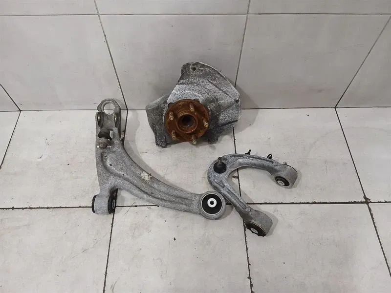 Aston Martin DB9 COUPE Right Front Hub 7G43-3K186-AB Wheel Bearing Housing Front RE