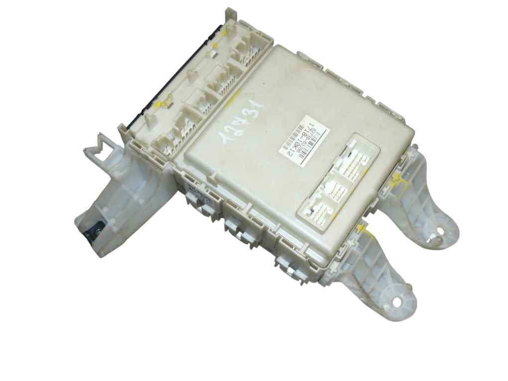8273002J90 Fuse box TOYOTA AURIS (E15) (2006-2012)