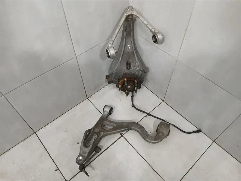 Aston Martin Vanquish S 04-07 V12 Right Front Hub 1R12-233222-AD Front Right