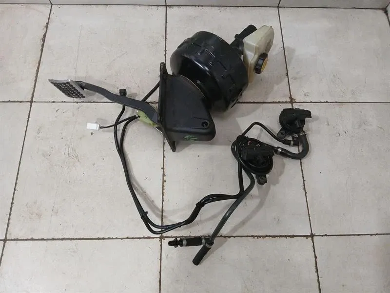 Aston Martin Vanquish 04-07 V12 Brake Servo 1R12-284563-AA Brake Booster