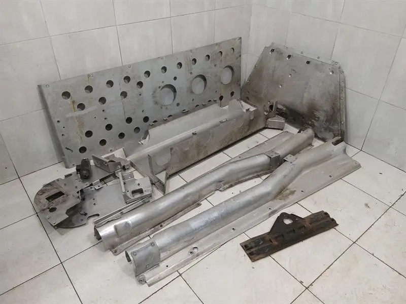 Aston Martin Vanquish S 04-07 V12 Undertray 1R12-160589-AD Underbody Trim