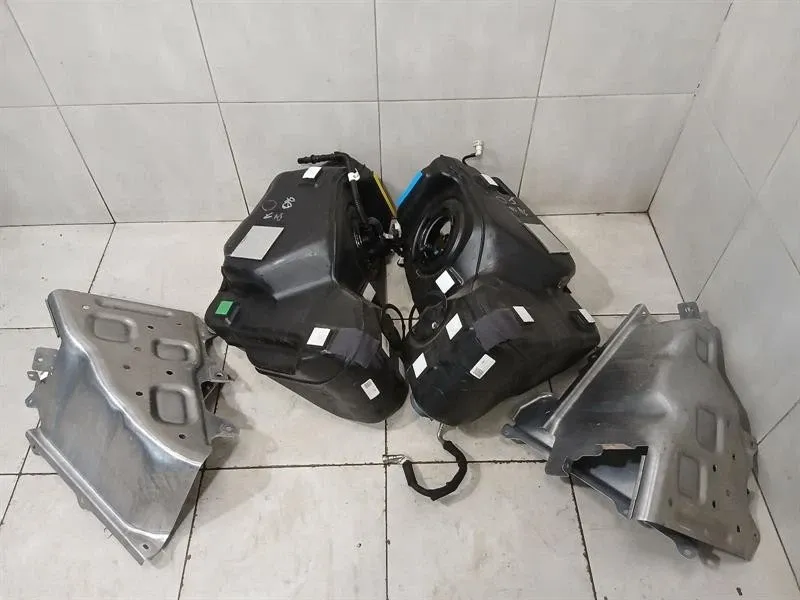 Chevrolet Corvette C8 Fuel Tank 85146466 SET Fuel Tank SET