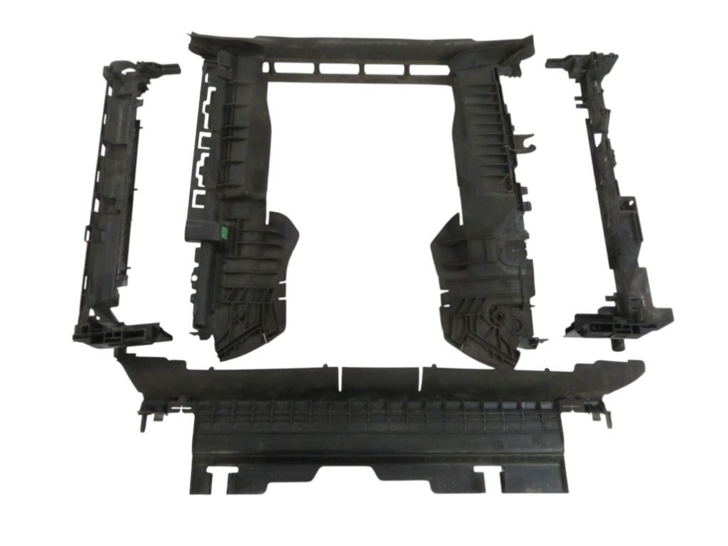 A2135050030 A2135050130 A0995041800 A0995042000 A2135050130 Radiator shroud MERCEDES-BENZ E-CLASS (W213) (2016-2023)