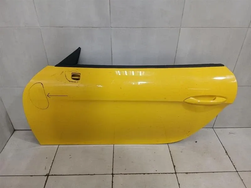 Porsche Boxster Spyder 718 left front door 982831051AY defective door front left