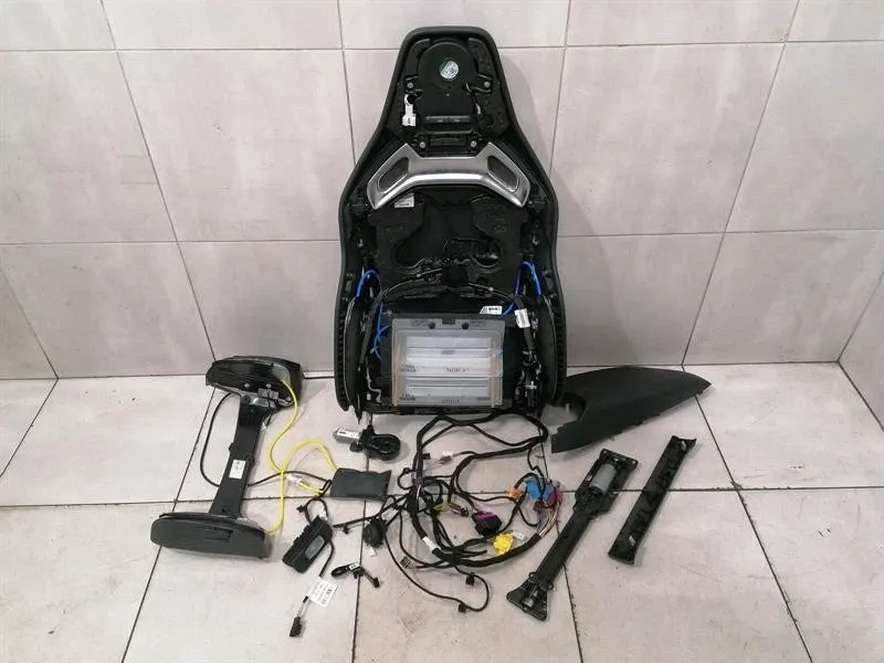 Mercedes C W205 Right Bucket Seat A2059101920 AMG Performance Faulty Seats