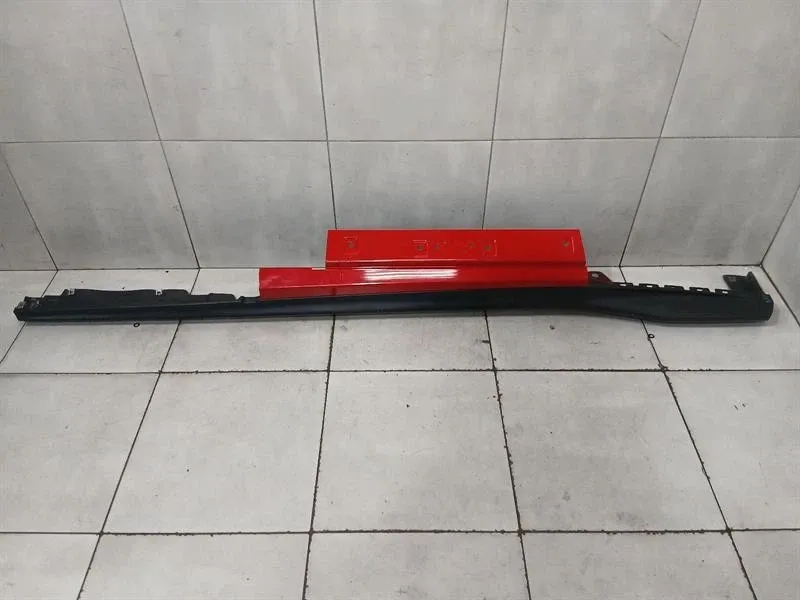 Ferrari 812 Superfast F152M side skirt 88068510 left defects side skirts