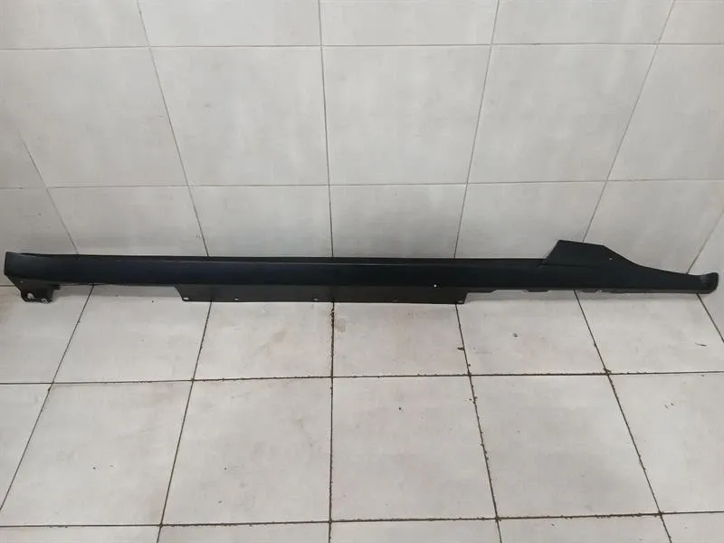 Ferrari Purosangue F175 side skirt 875642 RH side sills defect