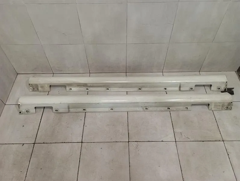 Mercedes C63 W204 side skirt set A2046980754 AMG side sills set defects