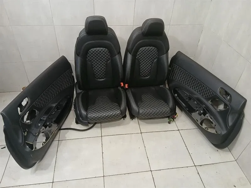 Audi R8 Type 42 5.2 V10 Seats Sports RHD Seats Interior Diamond Leather Set