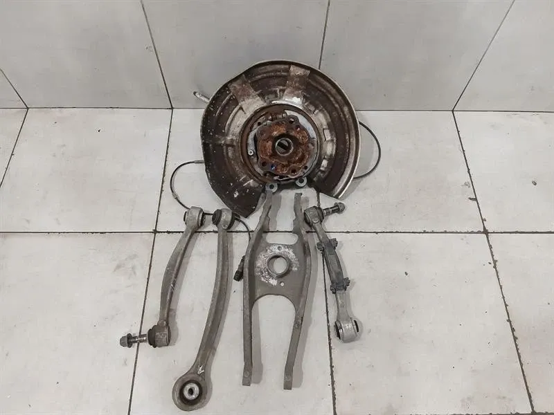 BMW M4 F82 Right Rear Hub 2284796 Wheel Bearing Housing Rear Right SET SET