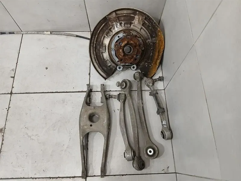 BMW M4 F82 Left Rear Hub Set 2284795 Wheel Bearing Housing Rear Left SET