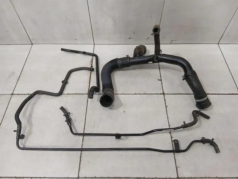 Aston Martin DB9 COUPE Cooling Pipe 8D33-8555-AA Cooling Water Hose Pipe