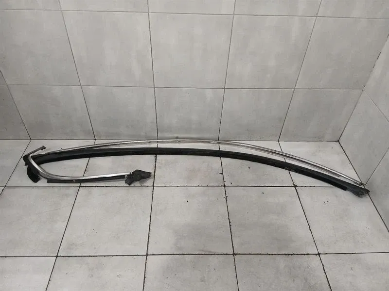 Bentley Continental GT W12 Speed Right Body Moulding 3W8853836B Right Bar