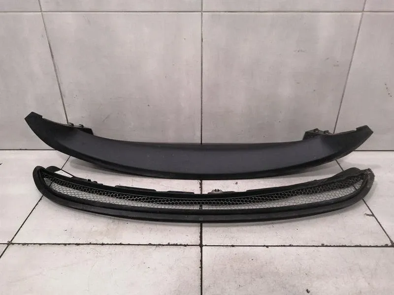 PORSCHE CAYMAN 718 GT4 982121673 FRONT BUMPER GRILLE TRIM 982807680