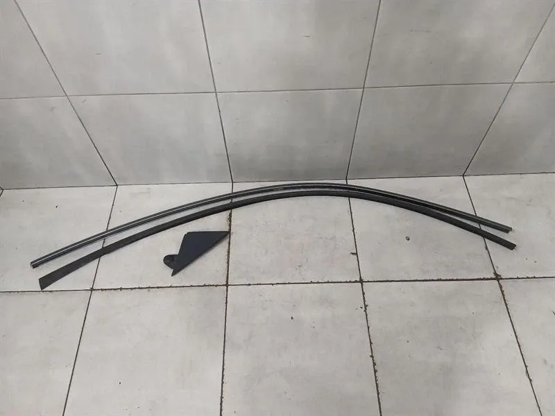 AUDI R8 TYPE 42 5.2 V10 COUPE Body Moulding 420853704 RIGHT Strip RIGHT