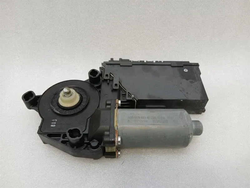 Bentley Continental GT W12 Left Door Window Motor 3W8959702L Power Window Motor