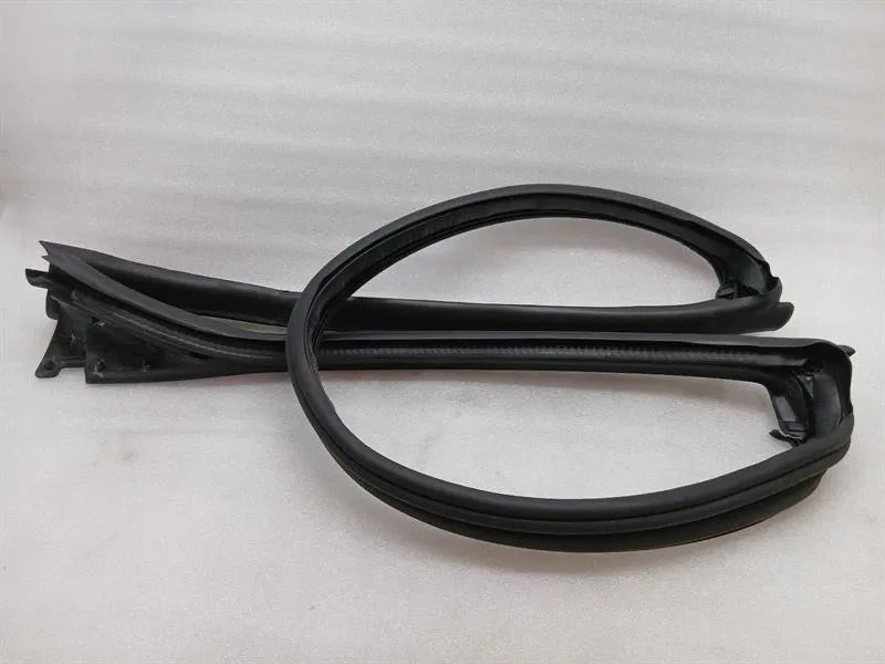 FERRARI CALIFORNIA T F149 14-17 DOOR SEAL 69758000 WINDSCREEN SEALS
