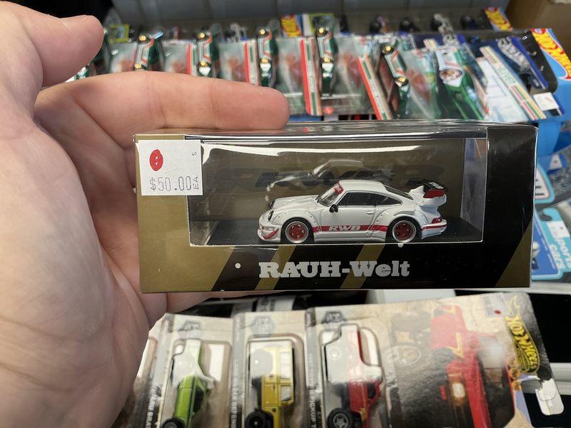 RWB Porsche 964 white/red