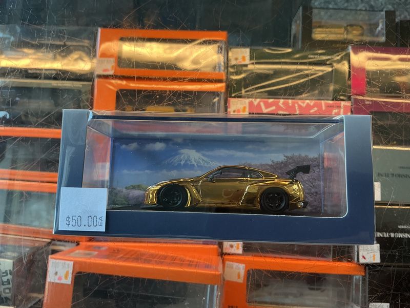Nissan gtr r34 pandem gold