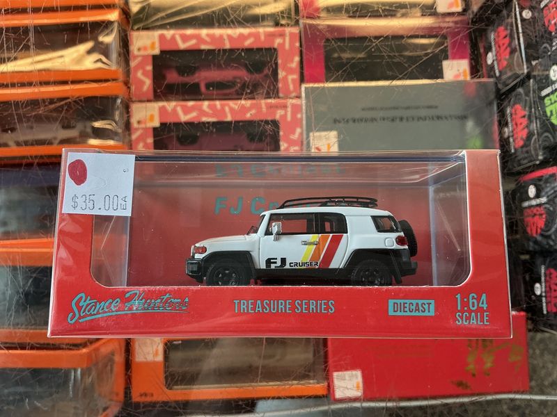 Toyota FJ cruiser white